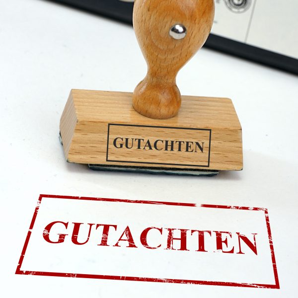 Gutachten mit Stempel